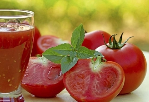 Benefícios de beber suco de tomate